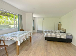 Spacious Escape in Fairview, Free WiFi, Coffee ,Tea and Parking ,Private Bathroom near Albany Mall and highway